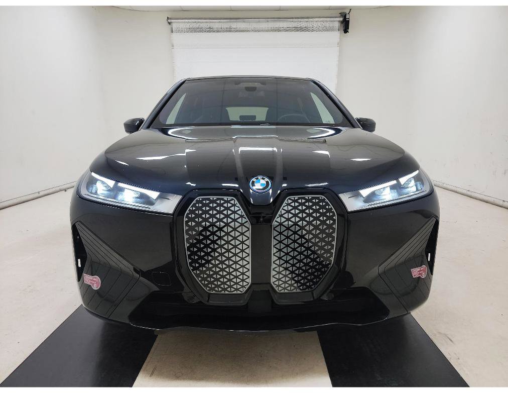 Used 2024 BMW iX xDrive50 w/ Sport Package AWD/4WD image 2