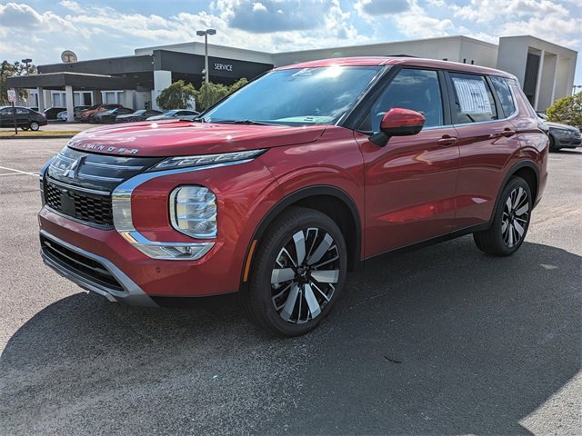 New 2025 Mitsubishi Outlander SE image 2