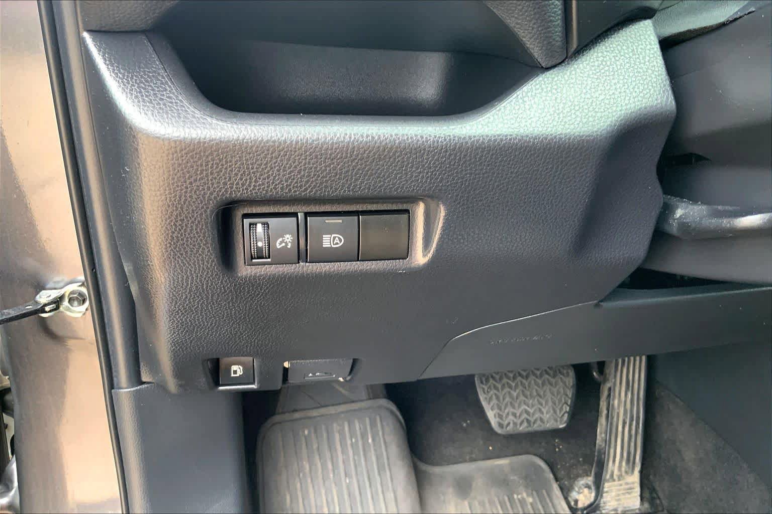 Used 2023 Toyota RAV4 LE AWD/4WD image 33
