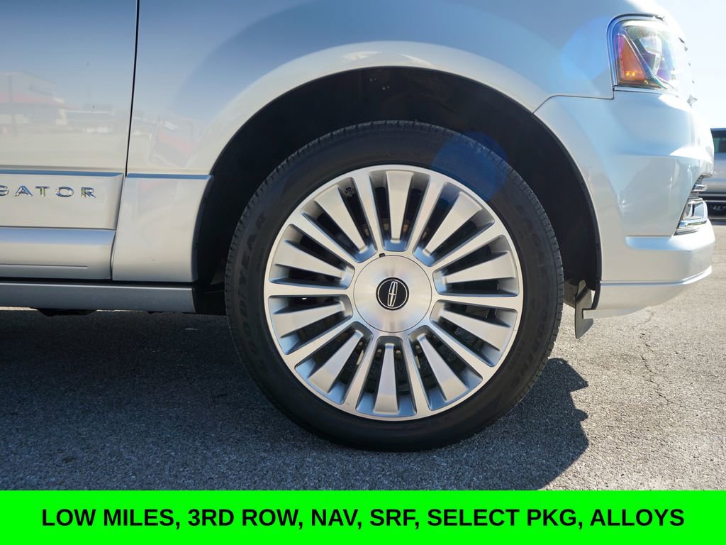 Used 2017 Lincoln Navigator Select image 4