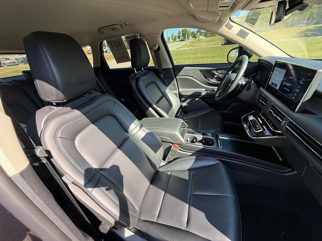 Used 2025 Lincoln Corsair AWD image 39