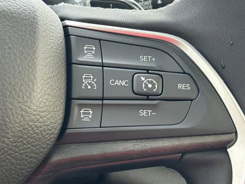 New 2025 Jeep Grand Cherokee L Limited image 13