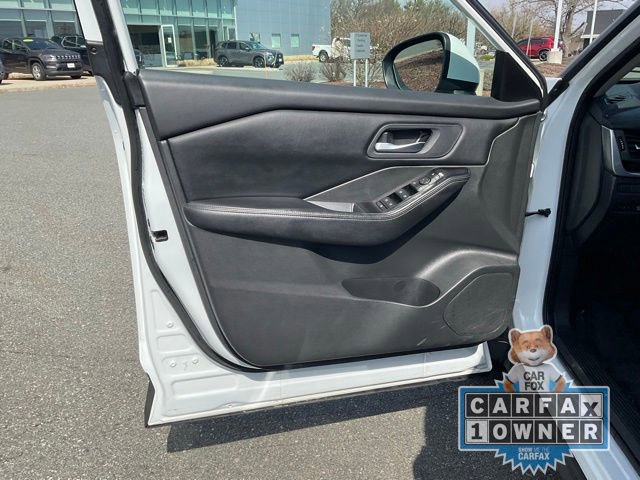 Used 2024 Nissan Rogue SV image 11