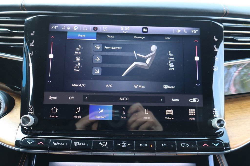Used 2022 Jeep Grand Wagoneer Series III w/ Rear Seat Video Group 1 AWD/4WD image 13