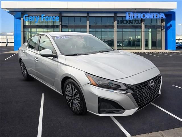 Used 2023 Nissan Altima 2.5 SV image 1