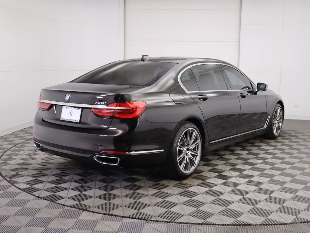 Used 2019 BMW 750i w/ Executive Package image 5
