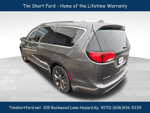 Used 2018 Chrysler Pacifica Limited w/ Tire & Wheel Group FWD image 5
