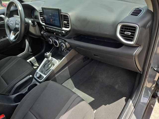 Used 2025 Hyundai Venue SEL FWD image 31