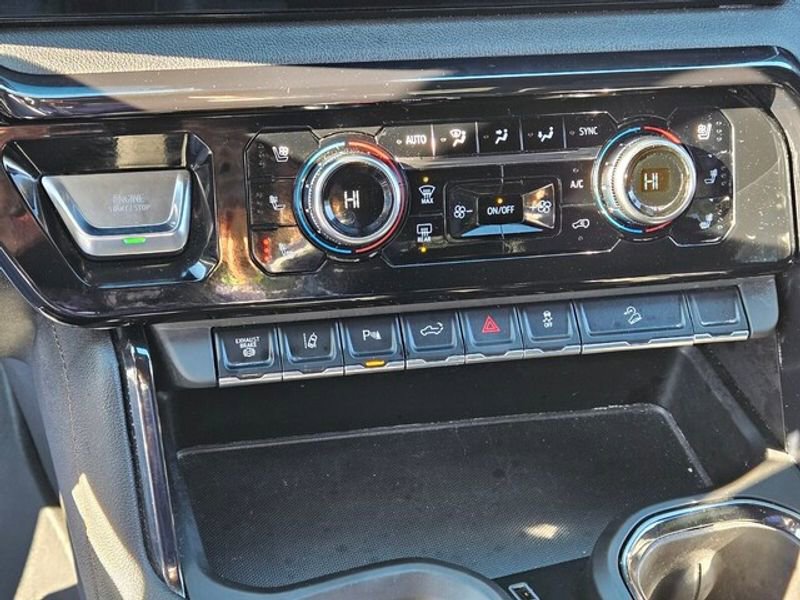 Used 2024 GMC Sierra 2500 AT4 w/ AT4 Premium Plus Package image 20