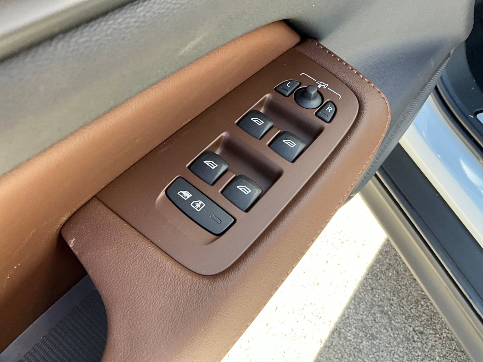 New 2026 Volvo V60 B5 Cross Country Plus w/ Climate Package image 11