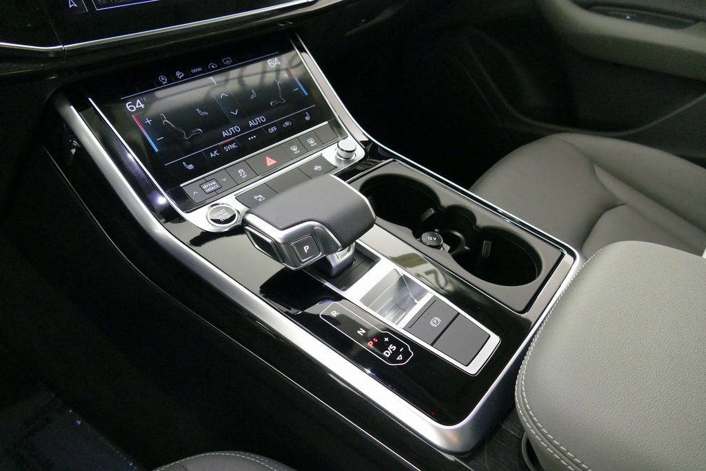 Used 2024 Audi Q8 Premium image 21