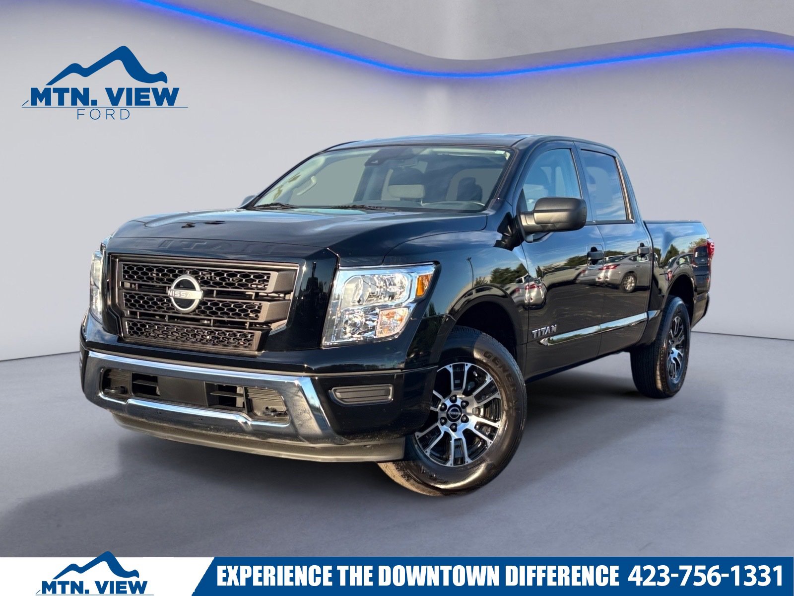 Used 2024 Nissan Titan SV image 1
