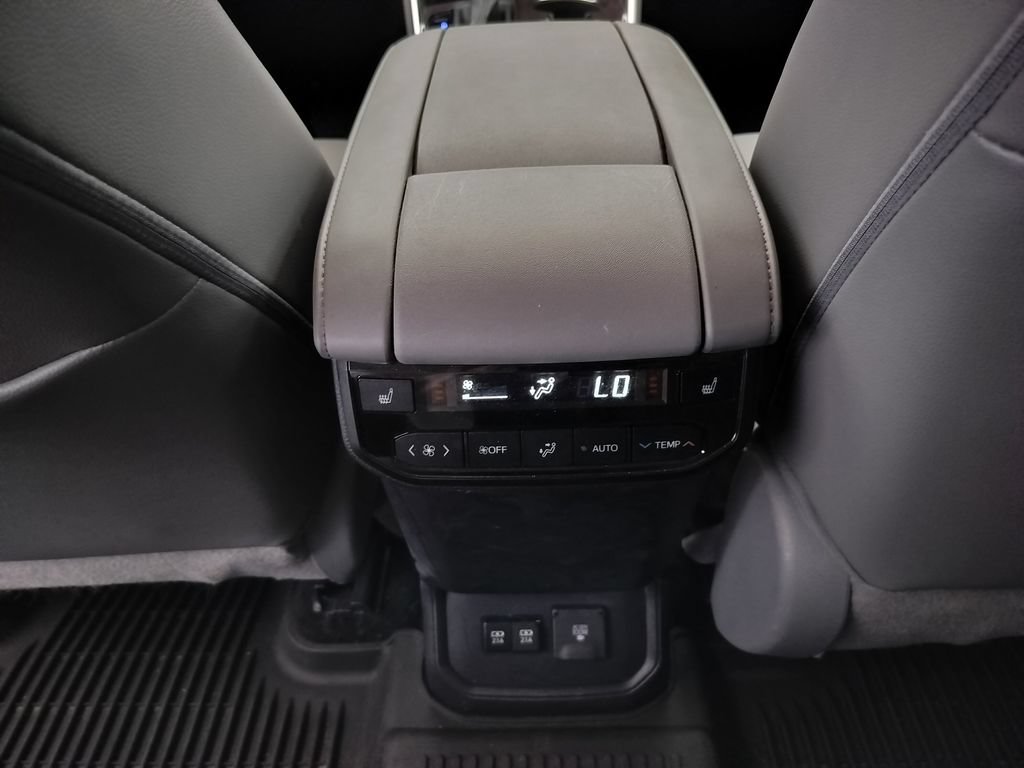 Used 2021 Toyota Highlander Platinum FWD image 20