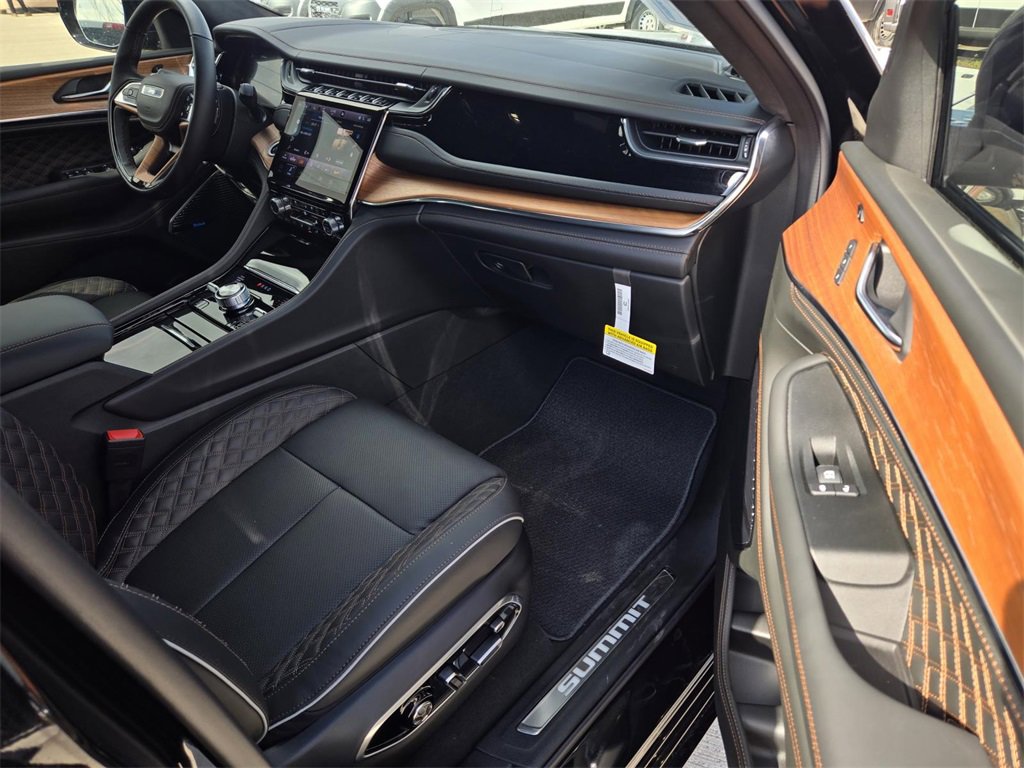 New 2025 Jeep Grand Cherokee Summit image 8