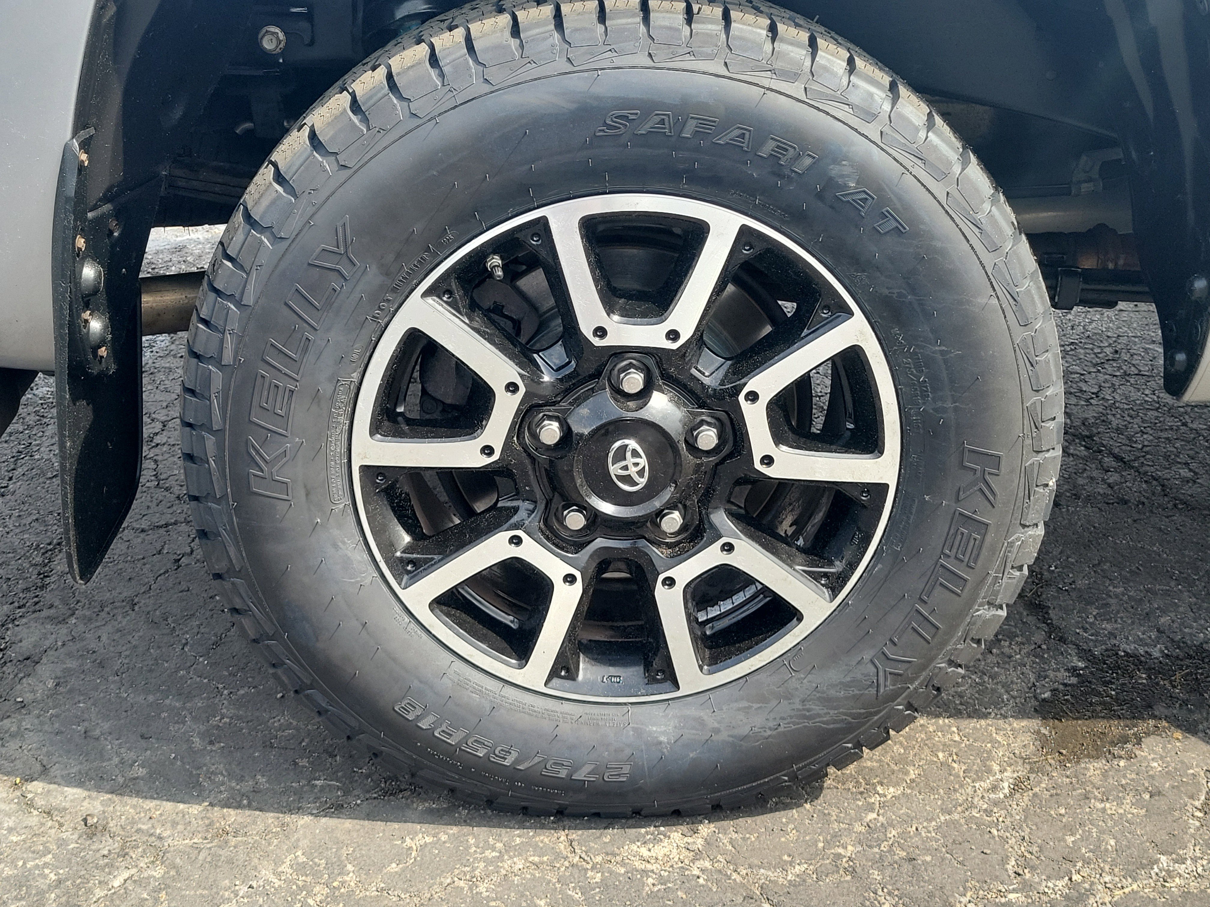 Used 2019 Toyota Tundra Limited w/ Limited Premium Package AWD/4WD image 5