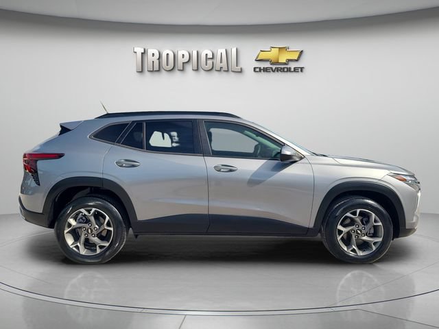 Used 2024 Chevrolet Trax LT w/ Driver Confidence Package FWD image 6