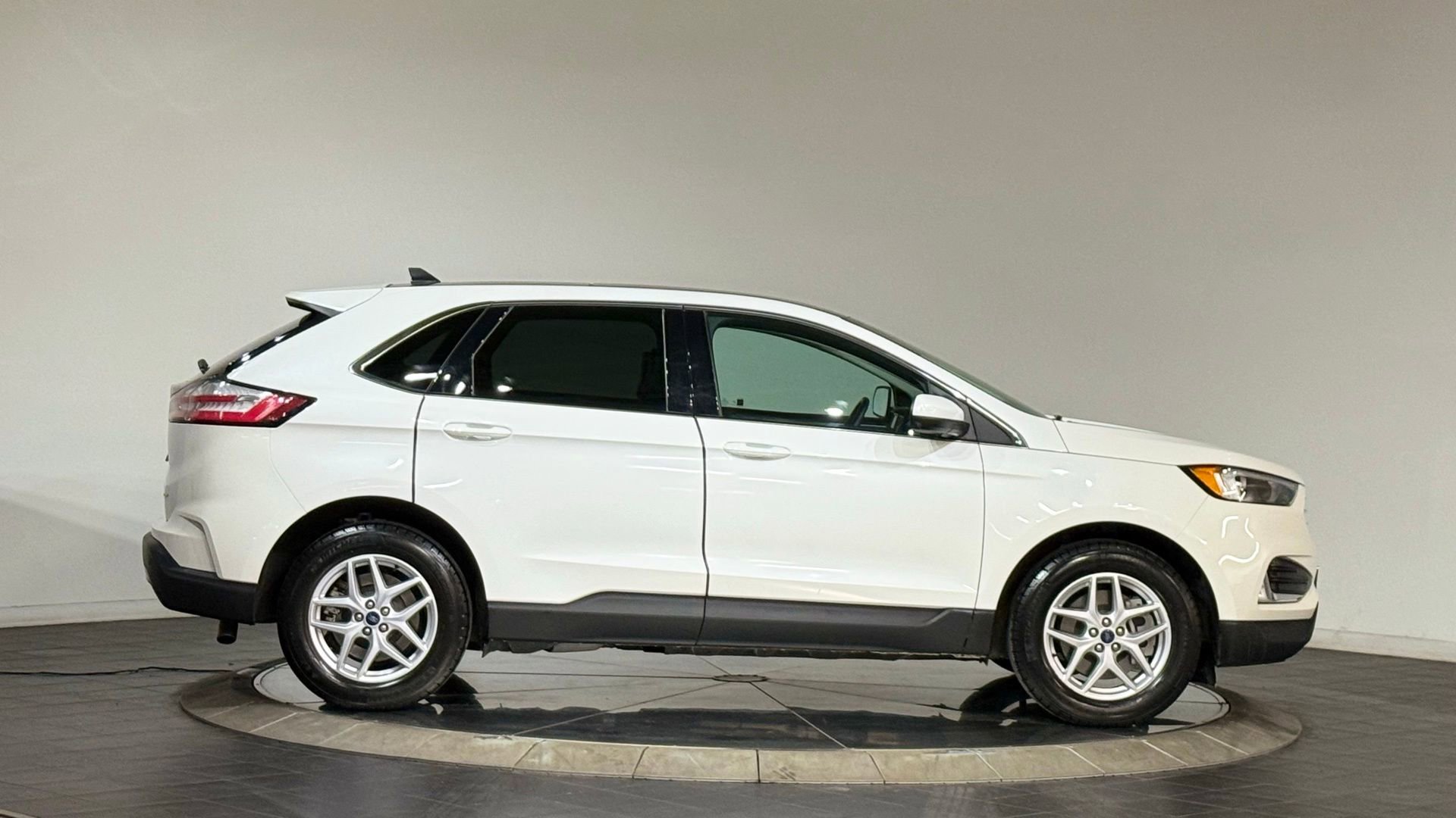 Used 2022 Ford Edge SEL w/ Convenience Package image 11