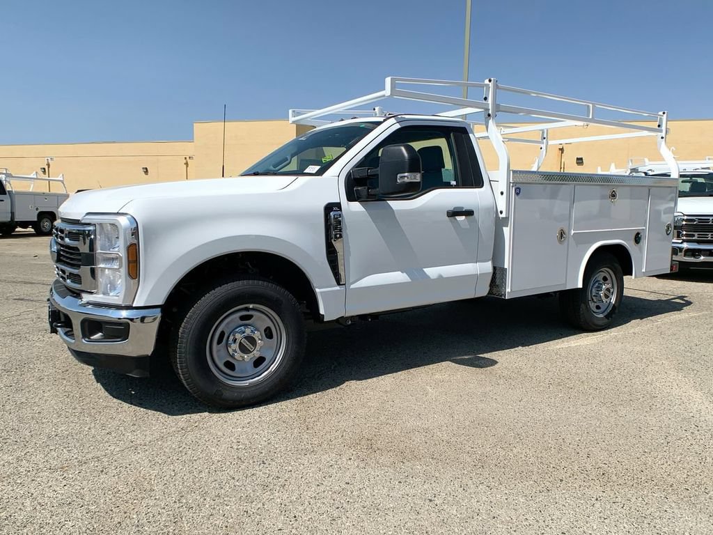 New 2025 Ford F350 XL w/ XL Chrome Package