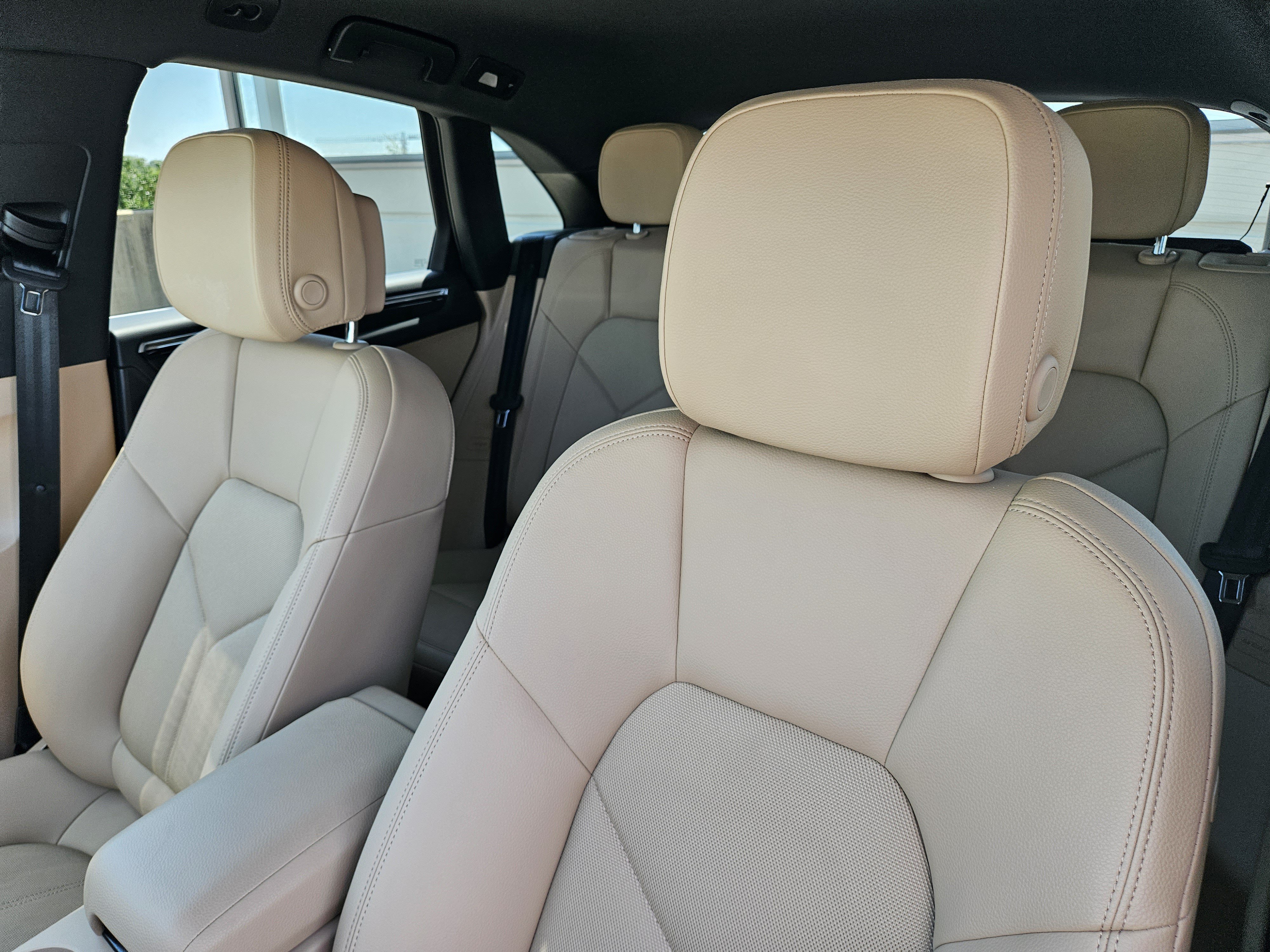 Certified 2026 Porsche Macan AWD/4WD image 6