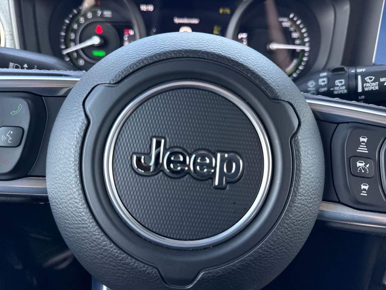 Used 2025 Jeep Wrangler Unlimited Sahara image 29