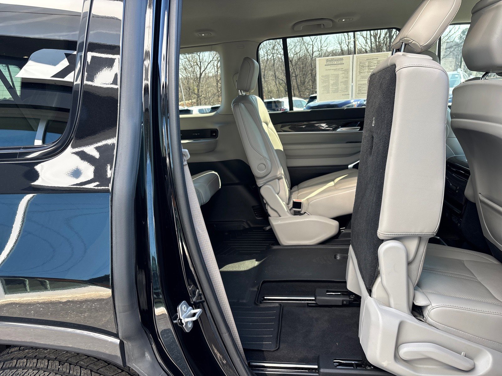 Used 2022 Jeep Wagoneer Series III w/ Flexible Seating Group image 49