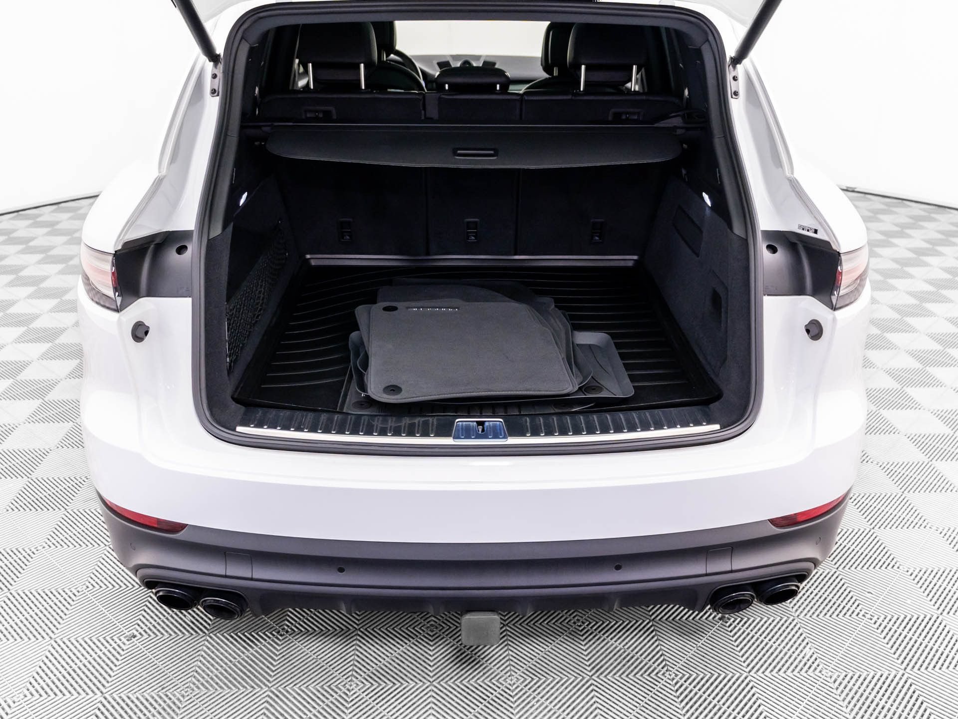 Used 2022 Porsche Cayenne Platinum Edition AWD/4WD image 30