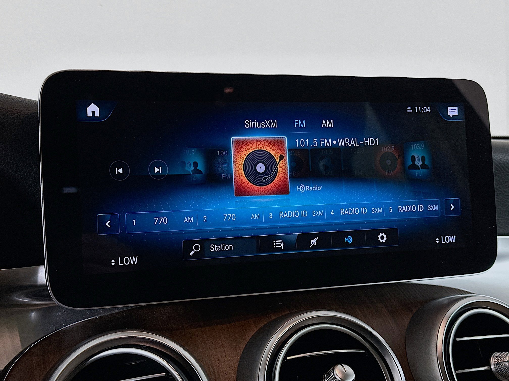 Used 2022 Mercedes-Benz GLC 300 4MATIC w/ Premium Package Lite image 21