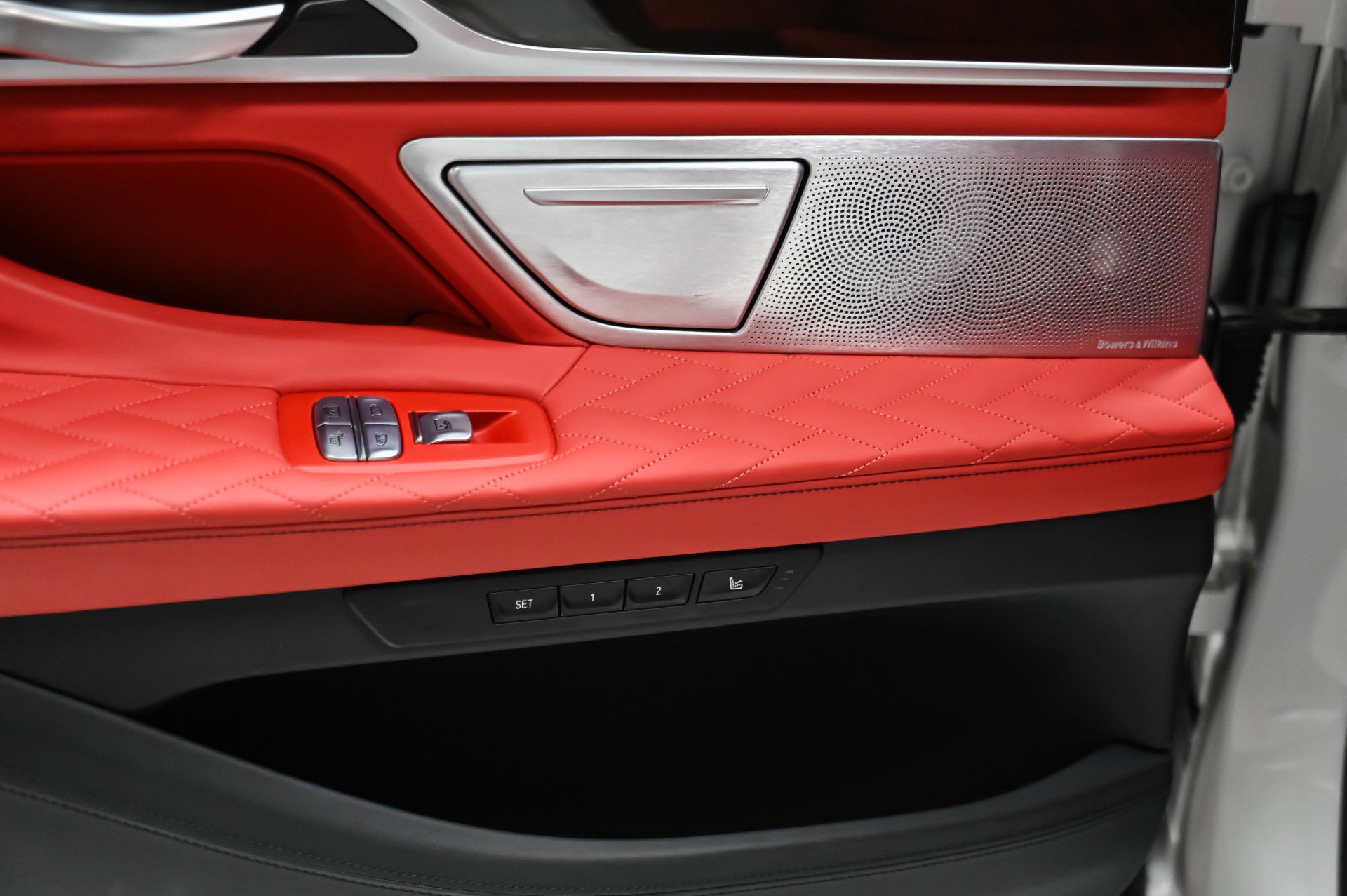 Used 2022 BMW ALPINA B7 xDrive w/ Luxury Rear Seating Package image 36