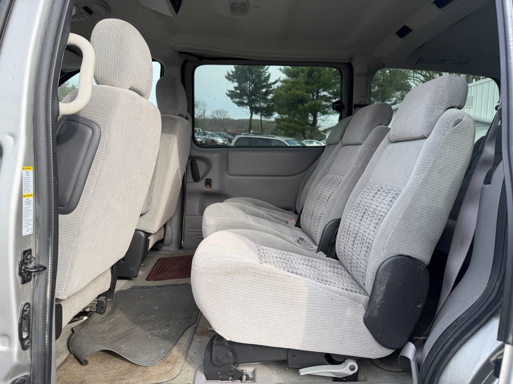 Used 2004 Chevrolet Venture LS w/ Easy Order Package FWD image 4