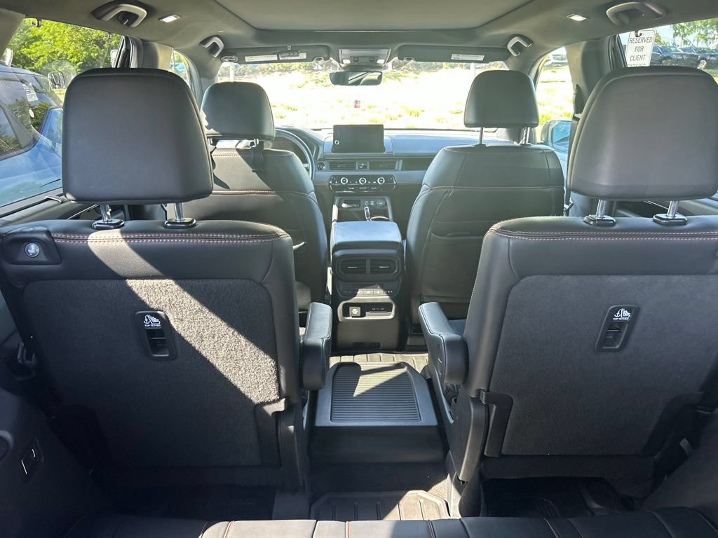 Used 2024 Honda Pilot TrailSport image 14
