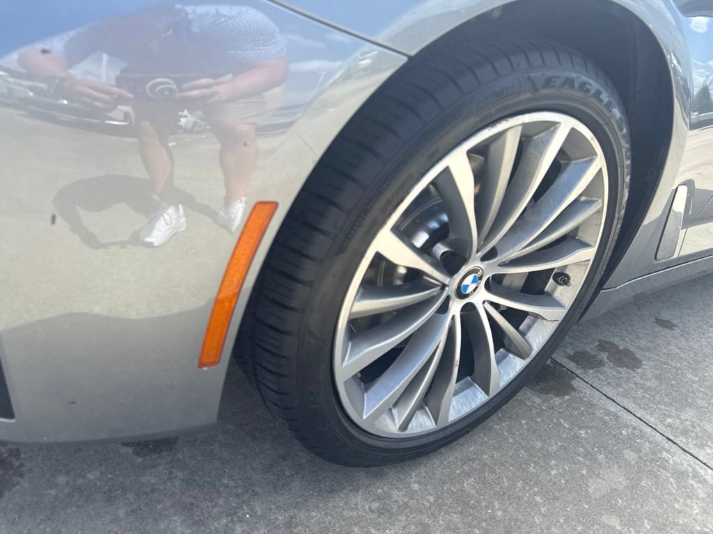 Used 2023 BMW 530i w/ Luxury Seating Package RWD image 10