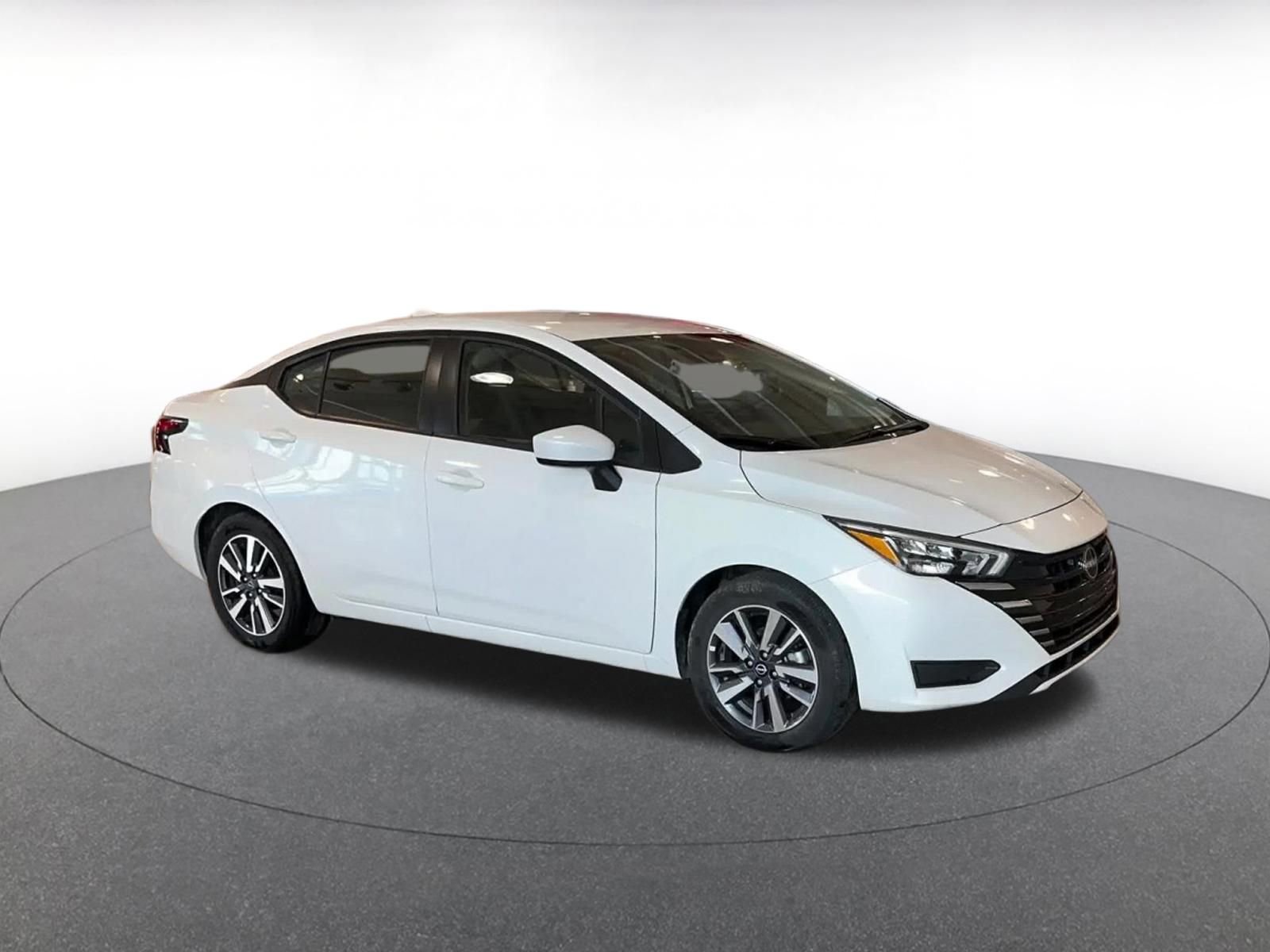 Used 2025 Nissan Versa SV image 2