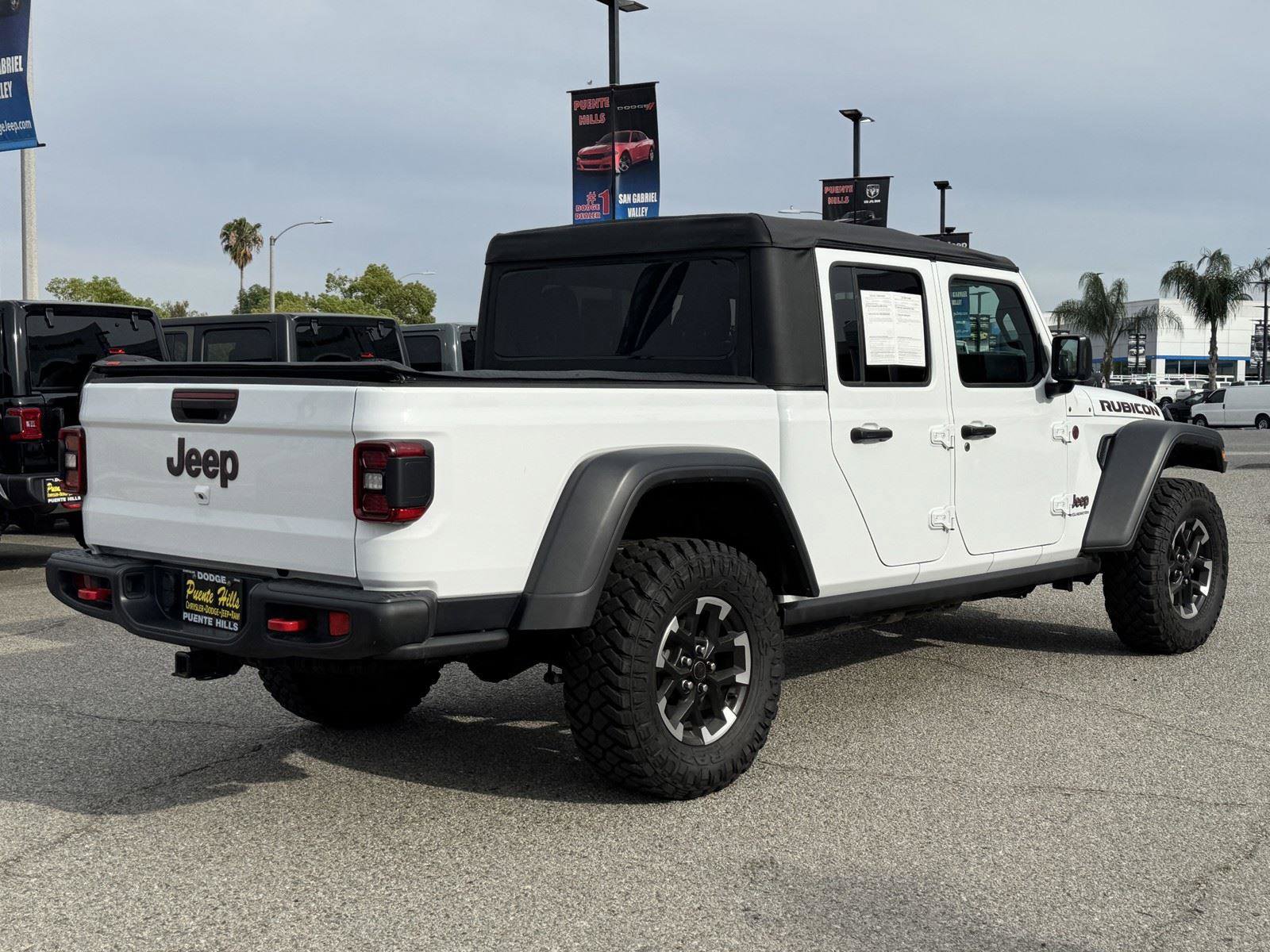 Certified 2025 Jeep Gladiator Rubicon w/ Convenience Group AWD/4WD image 7