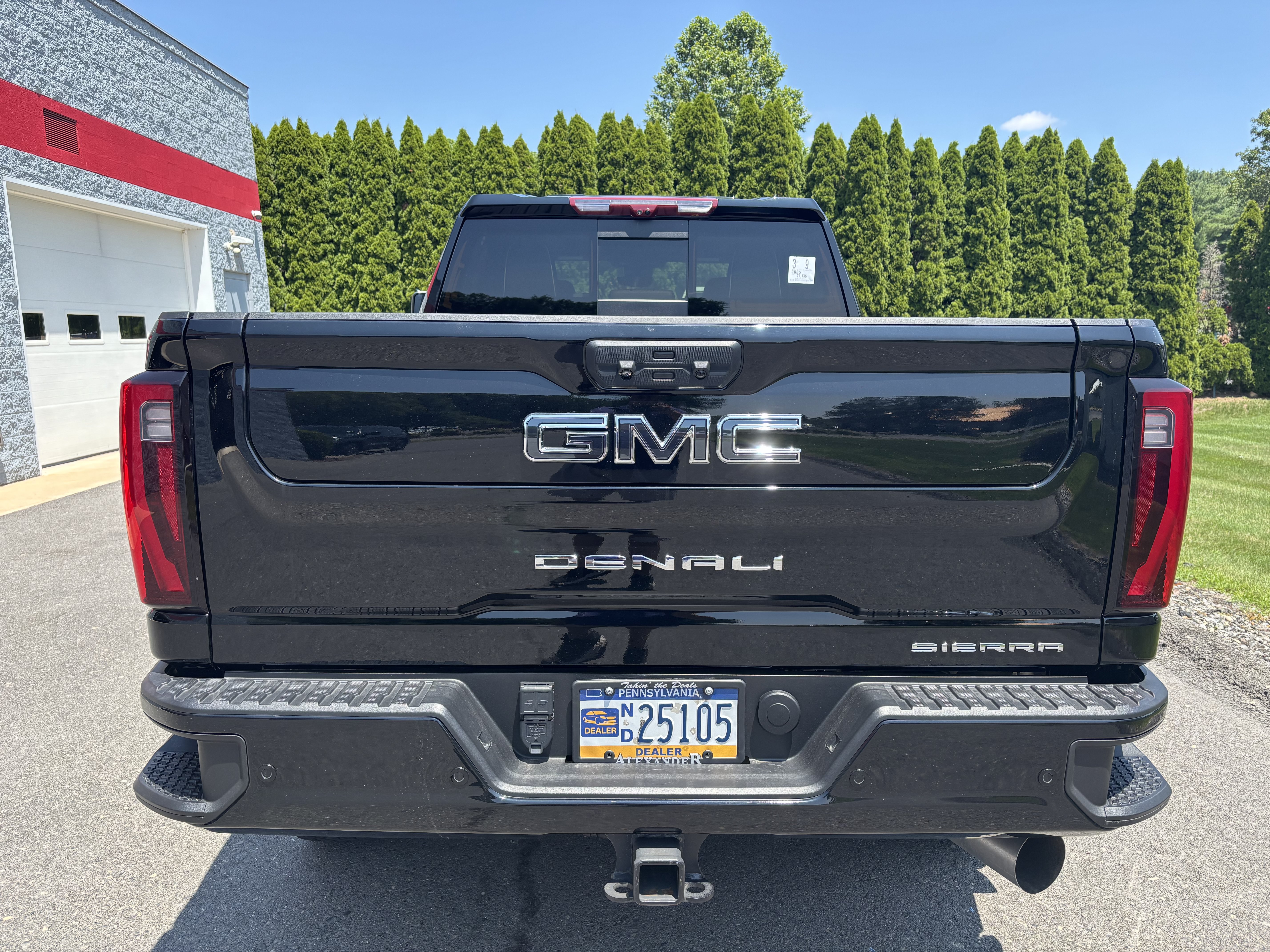 Used 2025 GMC Sierra 3500 Denali Ultimate w/ LPO, GMC Protection Package AWD/4WD image 4