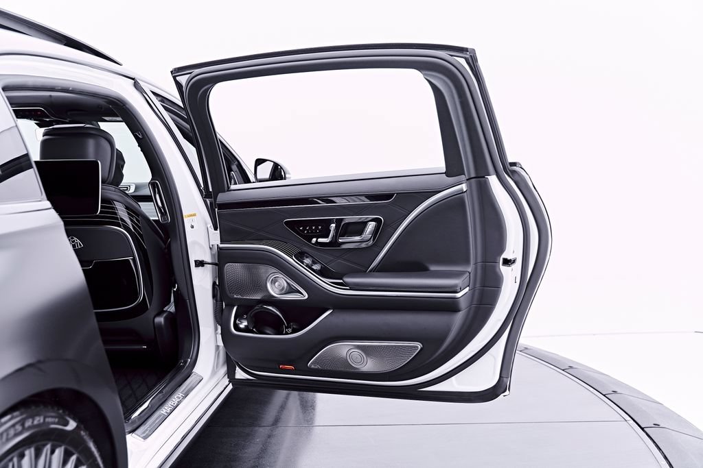 Used 2023 Mercedes-Benz Maybach S 580 4MATIC image 32