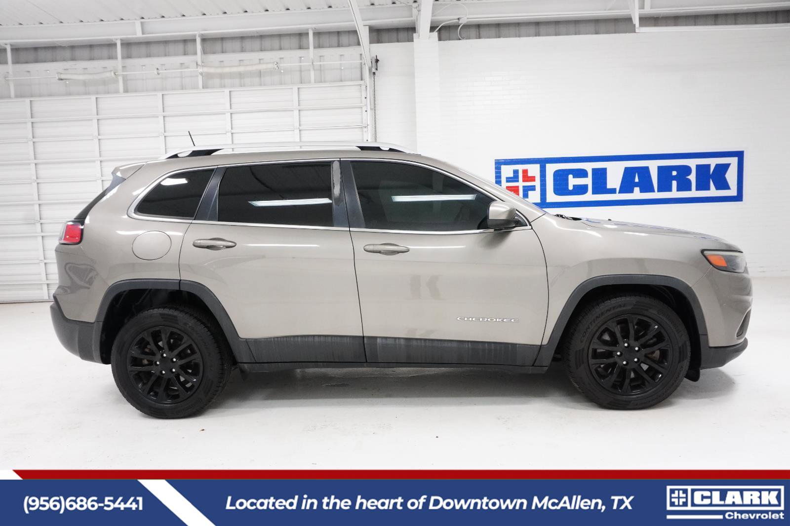 Used 2019 Jeep Cherokee Latitude w/ Popular Appearance Group image 4