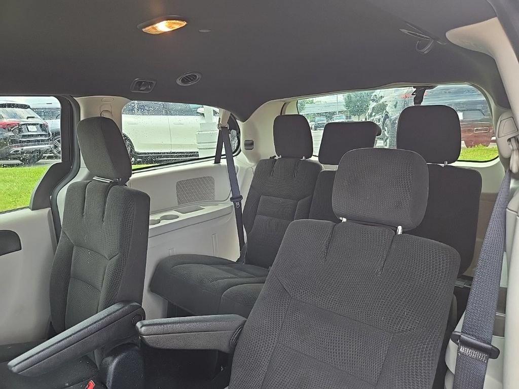 Used 2016 Dodge Grand Caravan SE FWD image 29