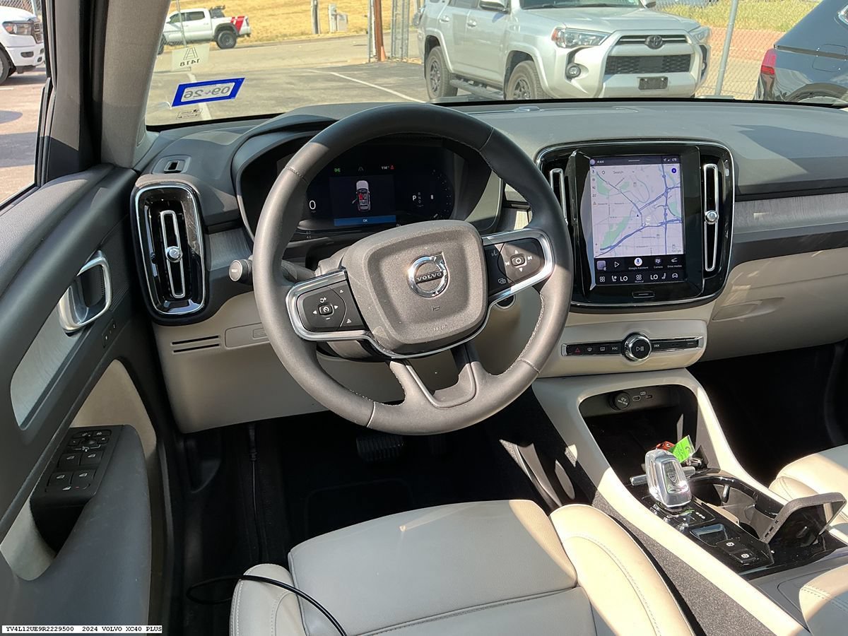 Used 2024 Volvo XC40 B5 Plus w/ Protection Package Premier AWD/4WD image 8