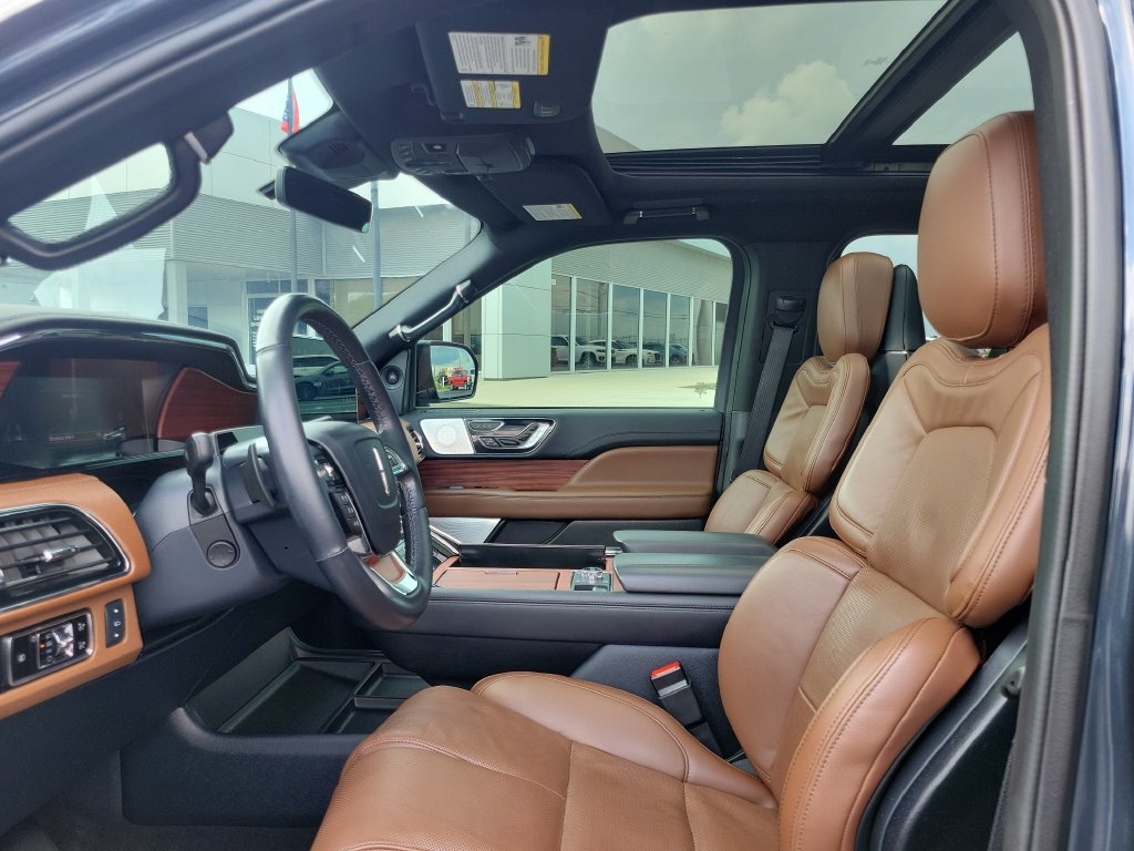 Certified 2024 Lincoln Navigator L Reserve AWD/4WD image 18