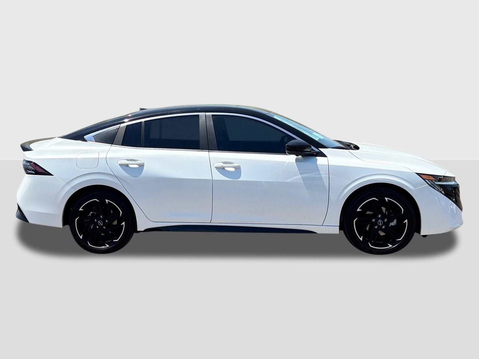 New 2026 Nissan Sentra SR w/ SR Premium Package FWD image 4