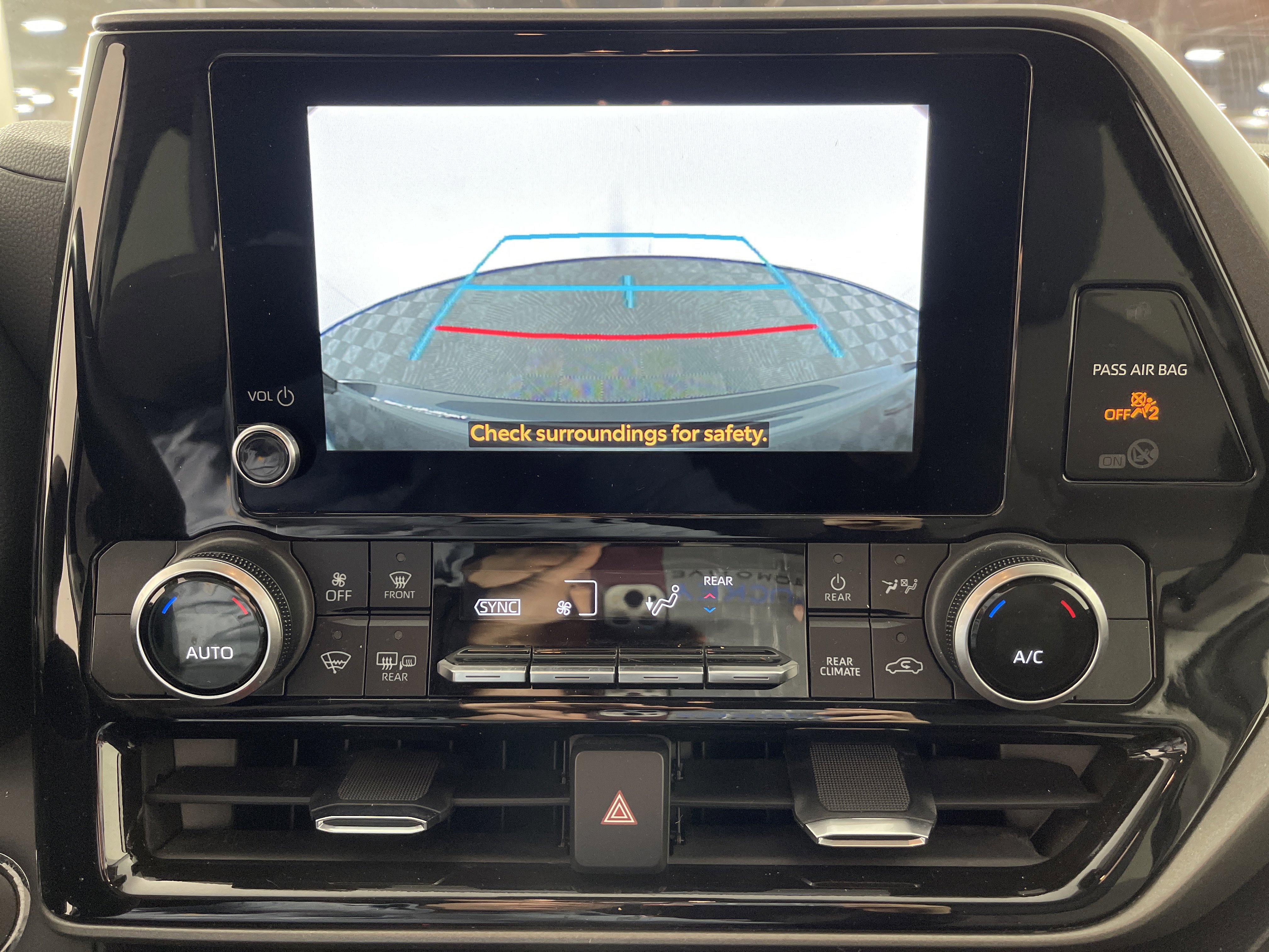 Used 2023 Toyota Highlander LE image 23