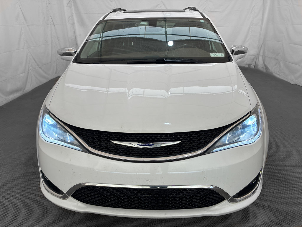 Used 2019 Chrysler Pacifica Limited FWD image 2
