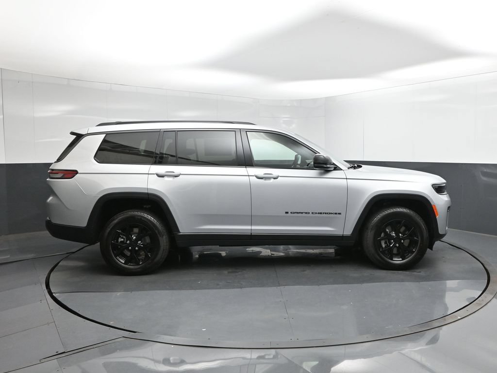 New 2026 Jeep Grand Cherokee L 2WD image 11
