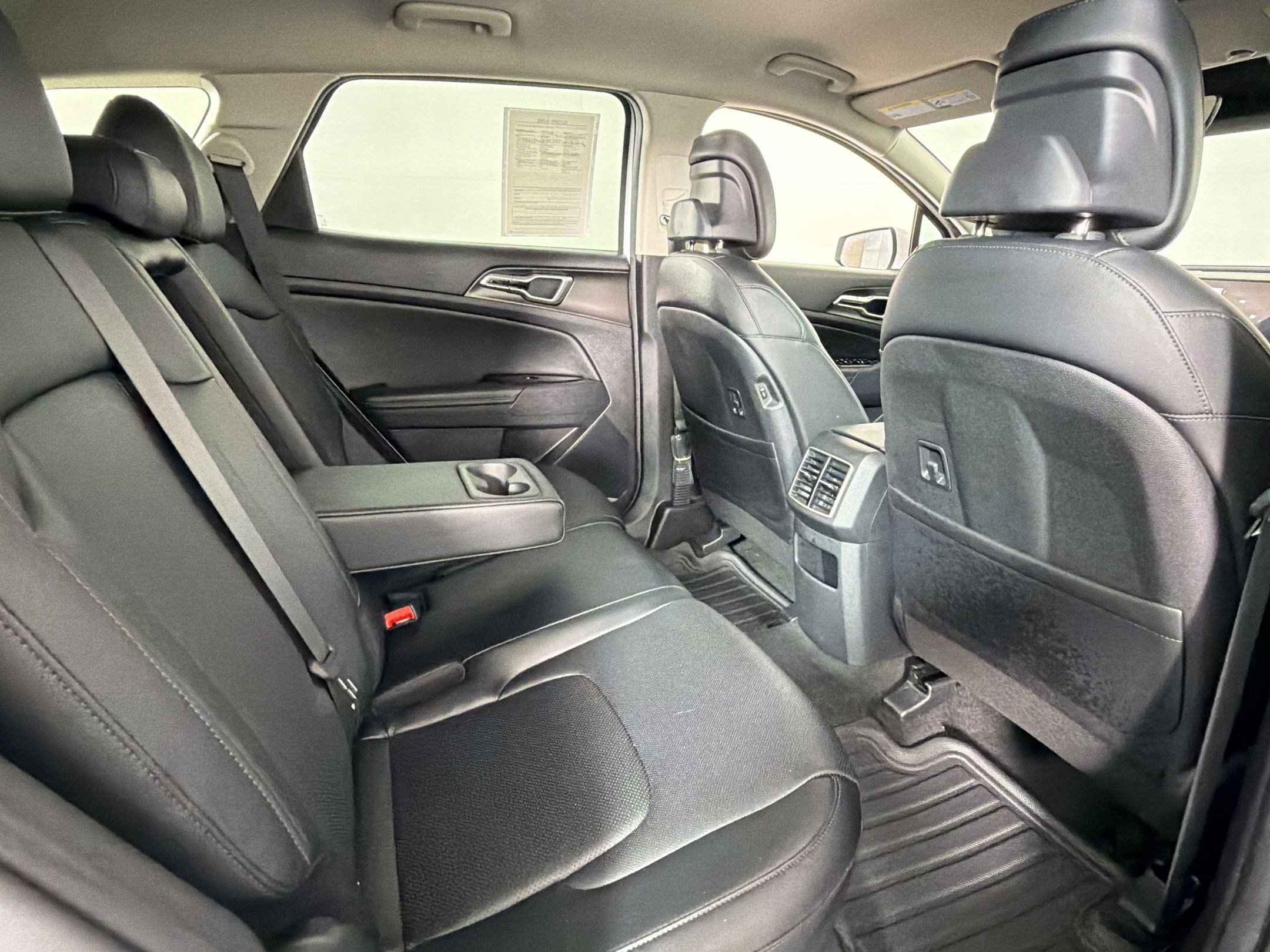 Used 2024 Kia Sportage EX image 29