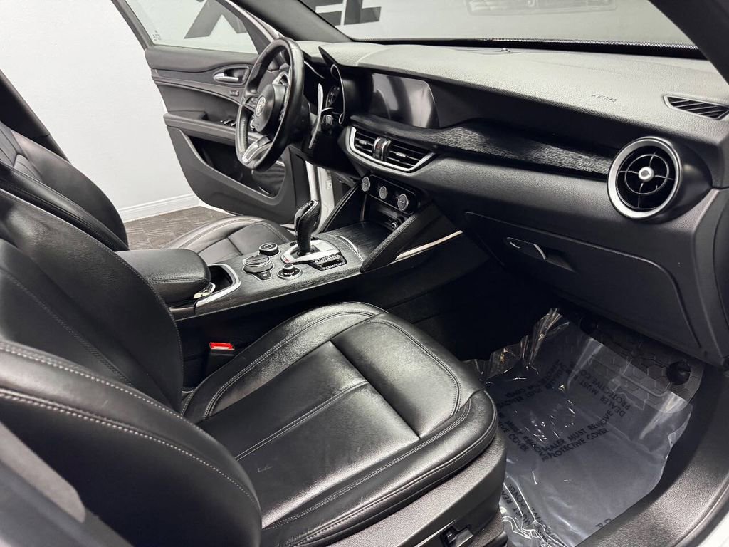 Used 2023 Alfa Romeo Stelvio Sprint image 56