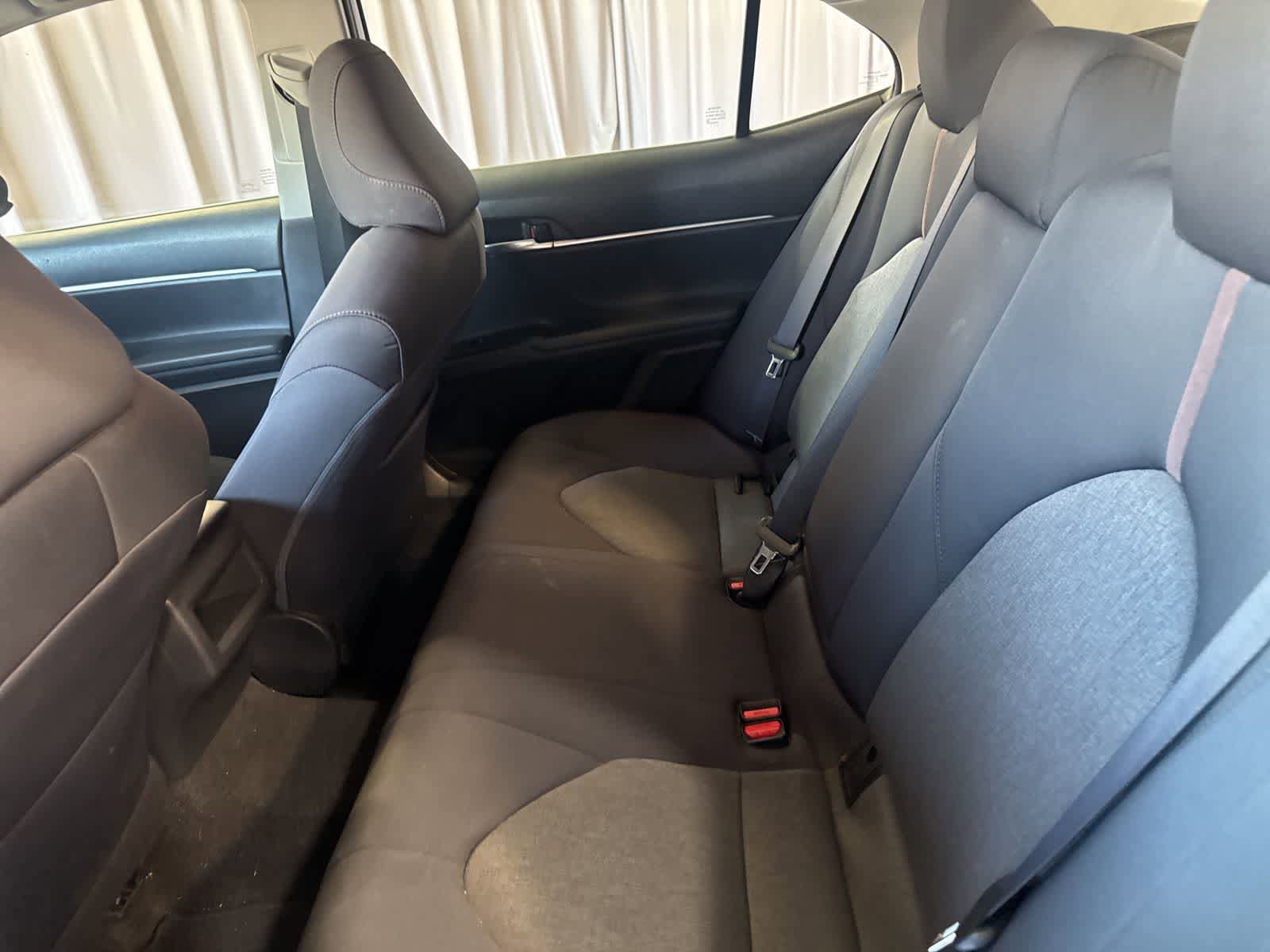 Used 2018 Toyota Camry LE FWD image 15