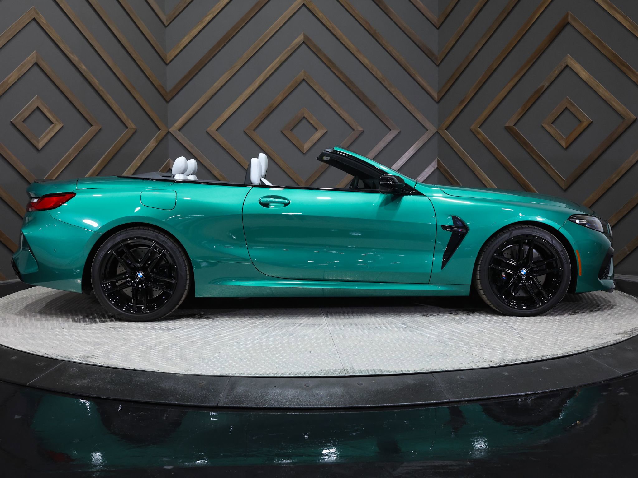 Used 2025 BMW M8 Competition image 4