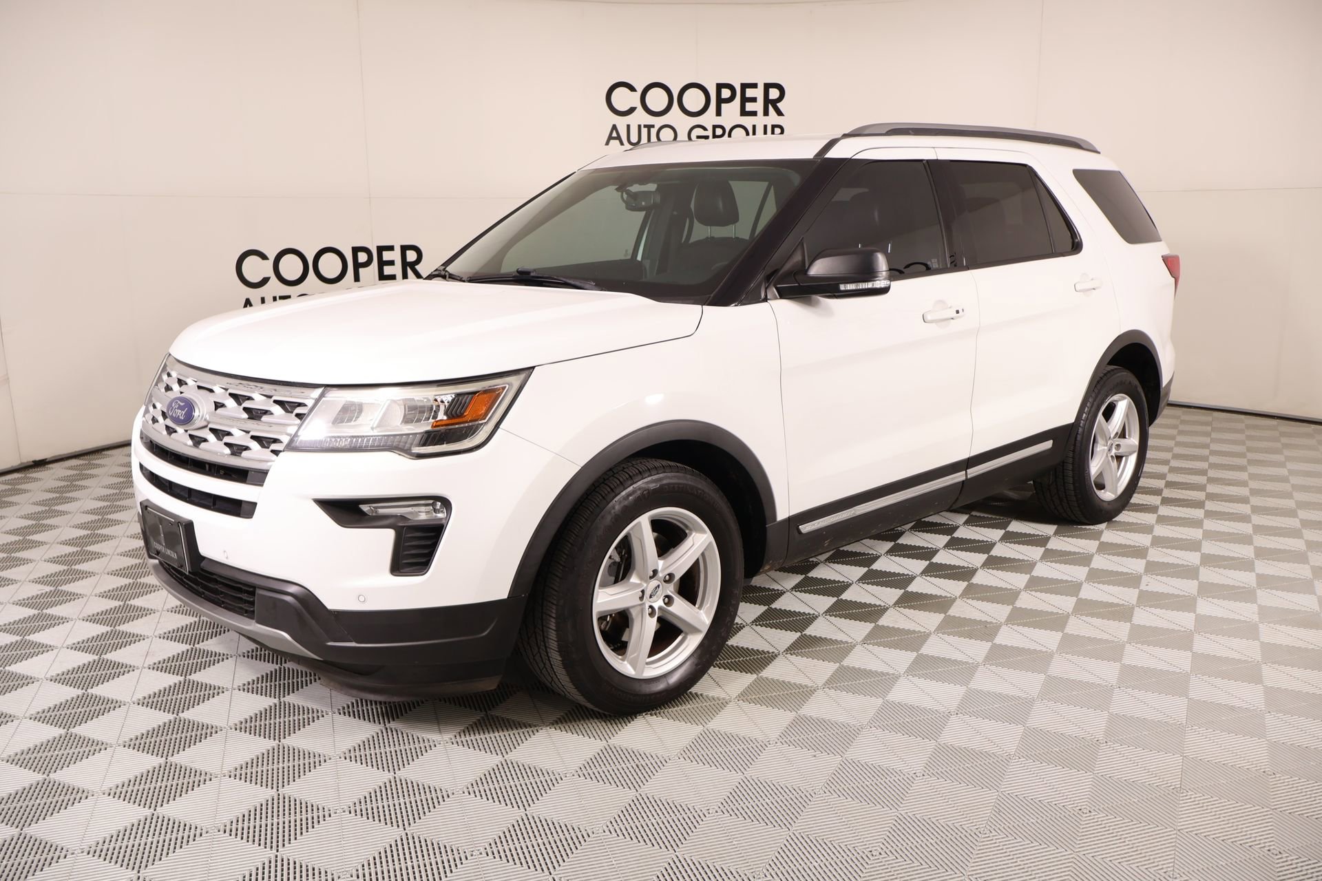 Used 2019 Ford Explorer XLT w/ Equipment Group 202A FWD image 10