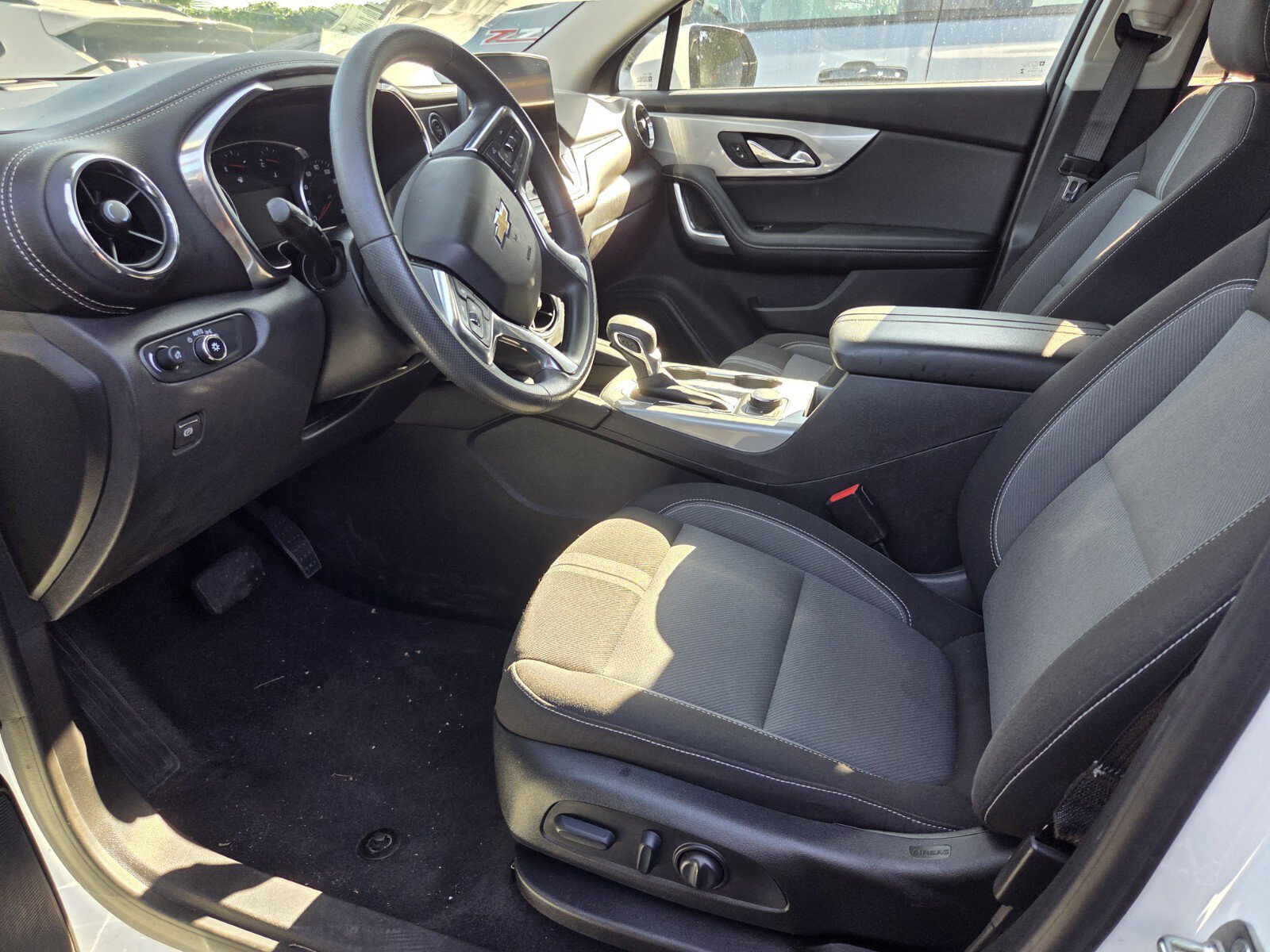 Used 2023 Chevrolet Blazer LT FWD image 5