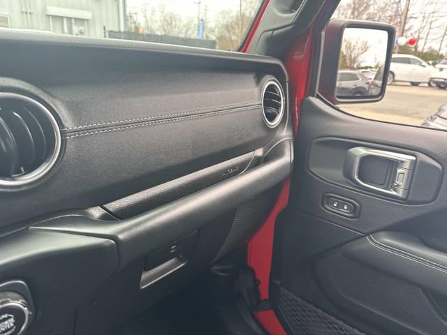 Used 2019 Jeep Wrangler Unlimited Sahara AWD/4WD image 33